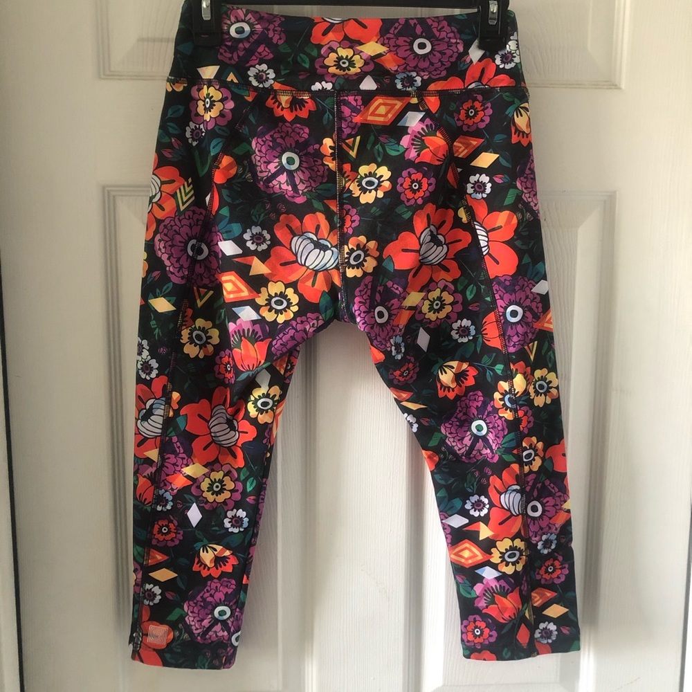 LulaRoe Jade Cropped Athletic Pants Size Small - Picture 6 of 7